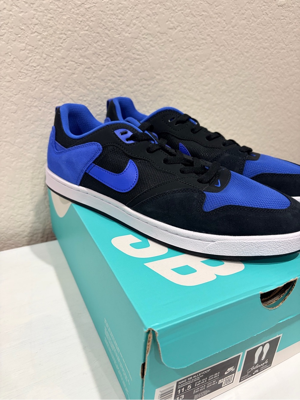 Nike Men’s 11.5 SN Alleyoop Sneakers - Black & Royal Blue